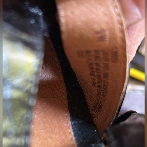 New Sofft black leather 6” heel sandals Sz 9W - Picture 4 of 4